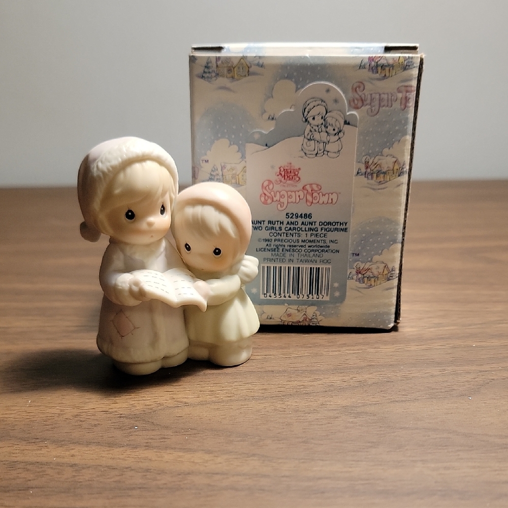 Precious Moments Sugar Town Aunt Ruth and Aunt Dorothy Carollimg Figure
